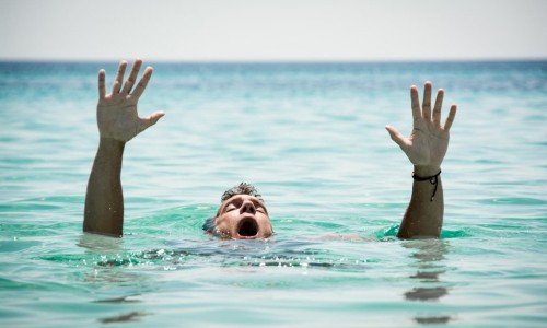 Havuzda ve Denizde Boğulma Riskini Azaltmanın Etkili Yolları